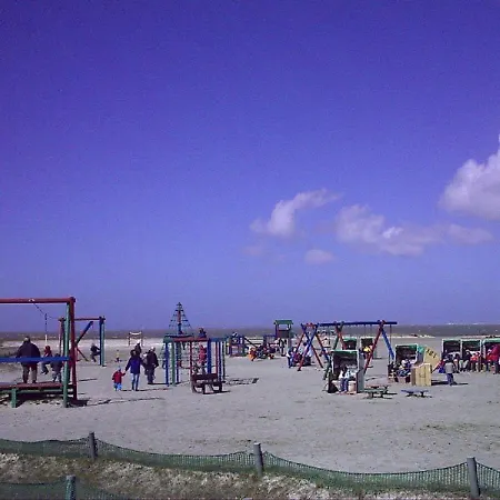 Strandnahes-ferienhaus-nessmersiel 度假居 *
